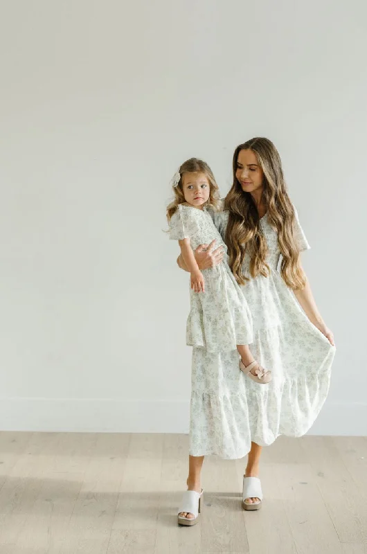 Everyday Dress with Embroidered Patches for a Bohemian Look Tayla Dress in Light Green Everyday Dress with Embroidered Patches for a Bohemian Look Tayla Dress in Light Green