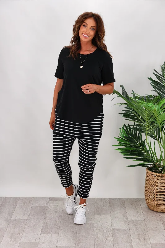 Women's Tight Trousers with Drawstring Waist in Khaki for a Relaxed and Adjustable FitBetty Basics Jade Pants Black/White Stripe Women's Tight Trousers with Drawstring Waist in Khaki for a Relaxed and Adjustable FitBetty Basics Jade Pants Black/White Stripe
