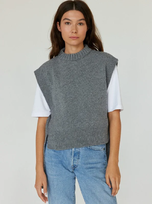 oversized women cardigan for a trendy and cozy lookKalvos Merino Wool Vest - Dove Grey