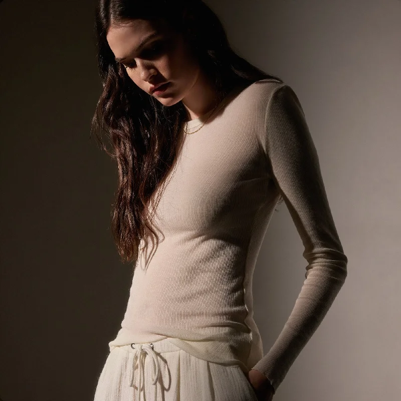 Distressed Women T Shirt with a Laid - Back AestheticCotton Cashmere Blend Ribbed Long Sleeve Crew - Ivory Distressed Women T Shirt with a Laid - Back AestheticCotton Cashmere Blend Ribbed Long Sleeve Crew - Ivory