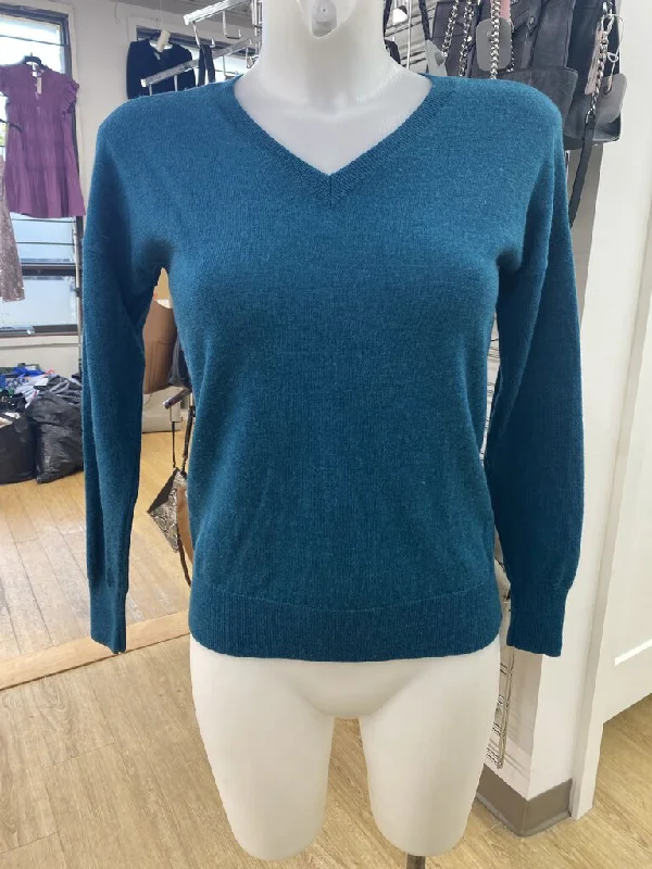 Button - Down Women's Shetland Wool Sweaters in Traditional PatternsLord & Taylor sweater XS Button - Down Women's Shetland Wool Sweaters in Traditional PatternsLord & Taylor sweater XS