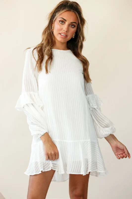 Empire Waist Women Dress to Accentuate the Bust and Conceal the WaistCate Crew Neckline Balloon Sleeve Frill Dress White Empire Waist Women Dress to Accentuate the Bust and Conceal the WaistCate Crew Neckline Balloon Sleeve Frill Dress White