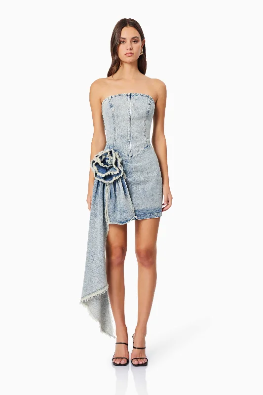 Halter Neck Women Dress to Show Off the Shoulders and NecklineGiselle Denim Mini Dress in Blue Halter Neck Women Dress to Show Off the Shoulders and NecklineGiselle Denim Mini Dress in Blue