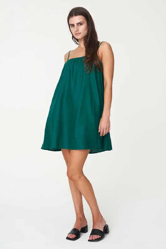 Ruffled Women Dress with Multiple Layers for a Playful and Girly StyleLinin Jewel Green Mini Sundress Ruffled Women Dress with Multiple Layers for a Playful and Girly StyleLinin Jewel Green Mini Sundress