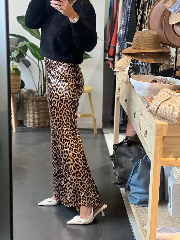 Maxi Women Dress with Floral Print for a Bohemian Vibe Maxi Women Dress with Floral Print for a Bohemian Vibe Leopard Lover Skirt Maxi Women Dress with Floral Print for a Bohemian Vibe Maxi Women Dress with Floral Print for a Bohemian Vibe Leopard Lover Skirt