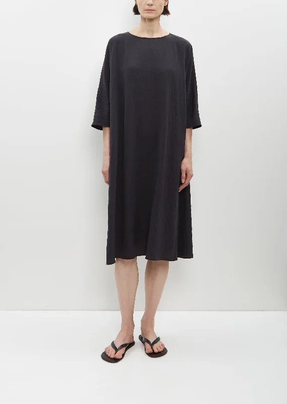 Pleated Women Dress with a Timeless and Elegant Texture Pleated Women Dress with a Timeless and Elegant Texture Technical Silk Dress Pleated Women Dress with a Timeless and Elegant Texture Pleated Women Dress with a Timeless and Elegant Texture Technical Silk Dress