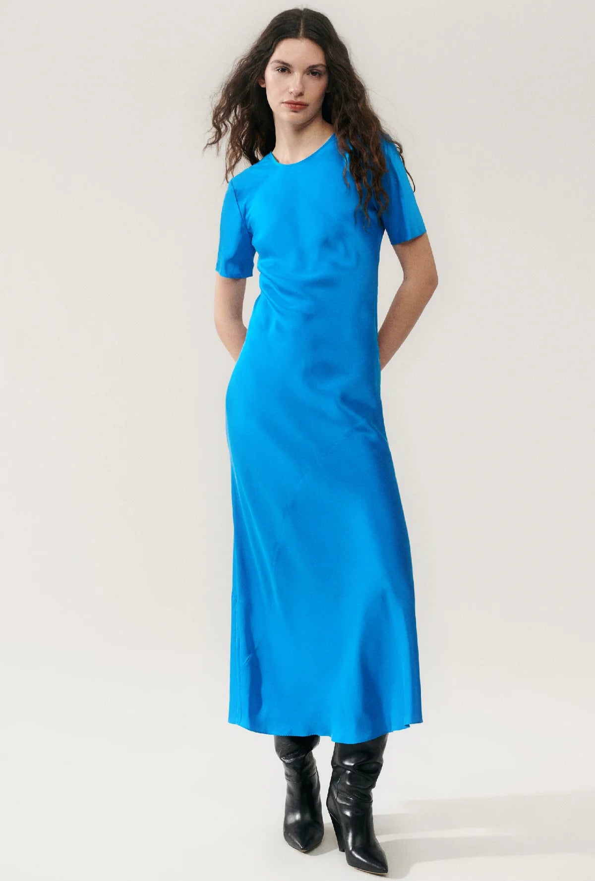 Maxi Women Dress with Floral Print for a Bohemian Vibe Maxi Women Dress with Floral Print for a Bohemian Vibe SHORT SLEEVE BIAS DRESS COAST BLUE Maxi Women Dress with Floral Print for a Bohemian Vibe Maxi Women Dress with Floral Print for a Bohemian Vibe SHORT SLEEVE BIAS DRESS COAST BLUE