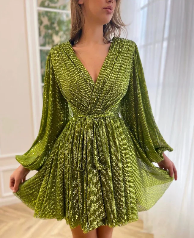 Midi dresses with geometric cutouts for a contemporary and edgy lookGardens of Aquitaine Mini Dress Midi dresses with geometric cutouts for a contemporary and edgy lookGardens of Aquitaine Mini Dress