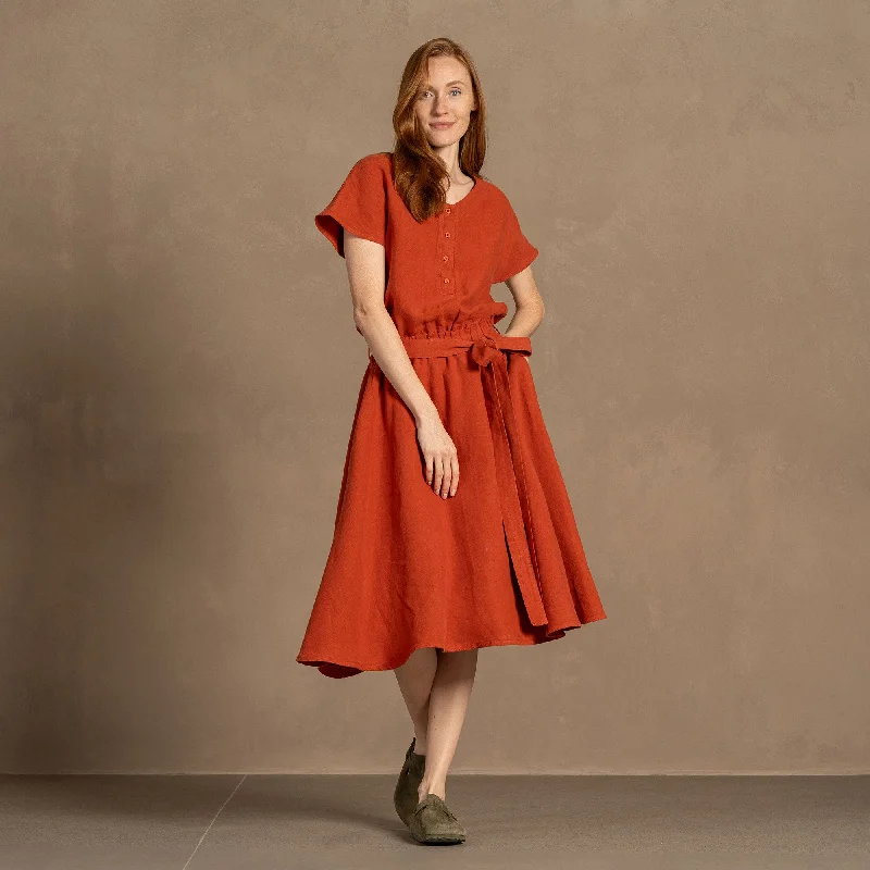Midi dresses with pleated skirts for a timeless and elegant appealFront Button Dress Brigit Cinnamon Red Midi dresses with pleated skirts for a timeless and elegant appealFront Button Dress Brigit Cinnamon Red
