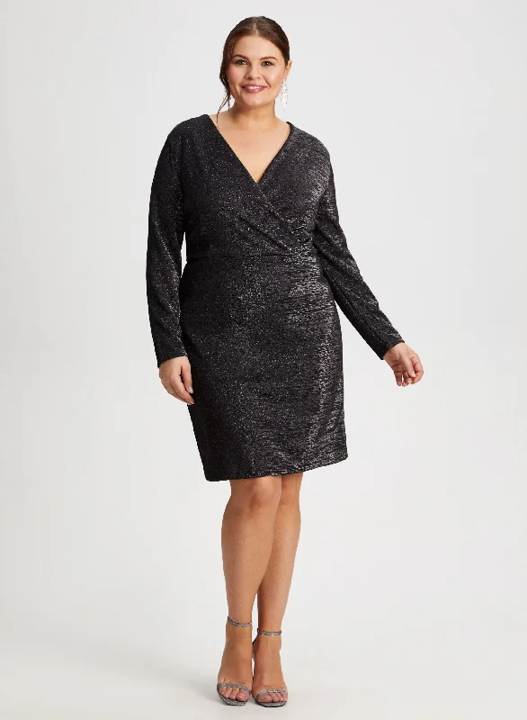Midi dresses with keyhole backs for a flirty and unexpected detailShimmer Detail Wrap-Style Dress Midi dresses with keyhole backs for a flirty and unexpected detailShimmer Detail Wrap-Style Dress
