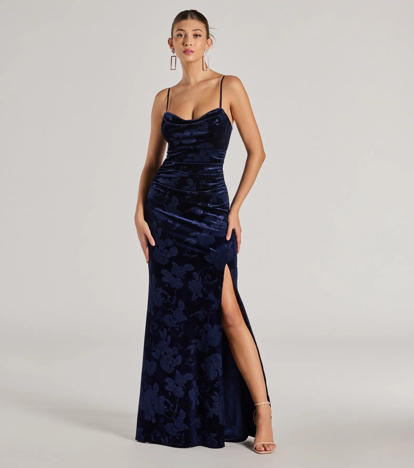 Maxi dresses with geometric prints for a contemporary aestheticAnisa Sleeveless Floral Velvet Mermaid Dress Maxi dresses with geometric prints for a contemporary aestheticAnisa Sleeveless Floral Velvet Mermaid Dress