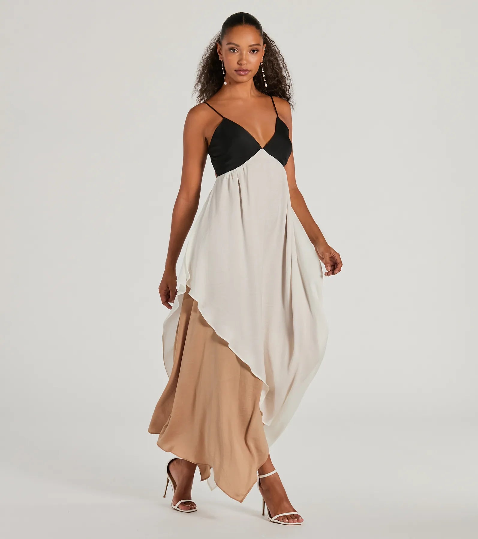 Maxi dresses with a keyhole back for a sexy detailChic Passion V-Neck Color Block Maxi Dress Maxi dresses with a keyhole back for a sexy detailChic Passion V-Neck Color Block Maxi Dress
