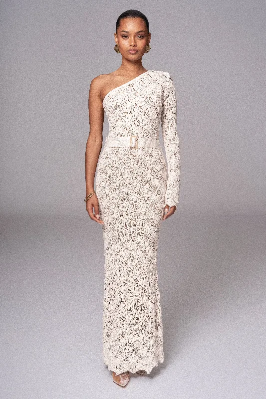 Maxi dresses with thin spaghetti straps for a delicate and feminine feelStone La Costa One Shoulder Dress Maxi dresses with thin spaghetti straps for a delicate and feminine feelStone La Costa One Shoulder Dress