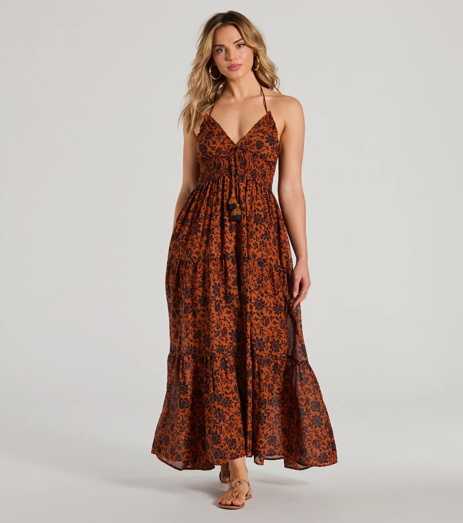 Maxi dresses with a paisley print for a classic and elegant styleStunning One Halter V-Neck Ruffle Floral Maxi Dress Maxi dresses with a paisley print for a classic and elegant styleStunning One Halter V-Neck Ruffle Floral Maxi Dress