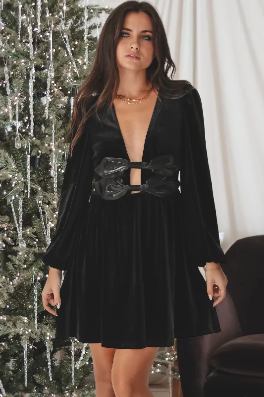 Mini dresses with embroidered details for a unique touchShe Has Class Black Velvet Low V Neckline Bow Mini Dress Mini dresses with embroidered details for a unique touchShe Has Class Black Velvet Low V Neckline Bow Mini Dress