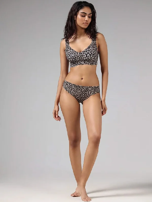 Twill Women Shorts with a Smooth Texture and DurabilityWunderlove Brown Cheetah Printed Invisible Brief Twill Women Shorts with a Smooth Texture and DurabilityWunderlove Brown Cheetah Printed Invisible Brief