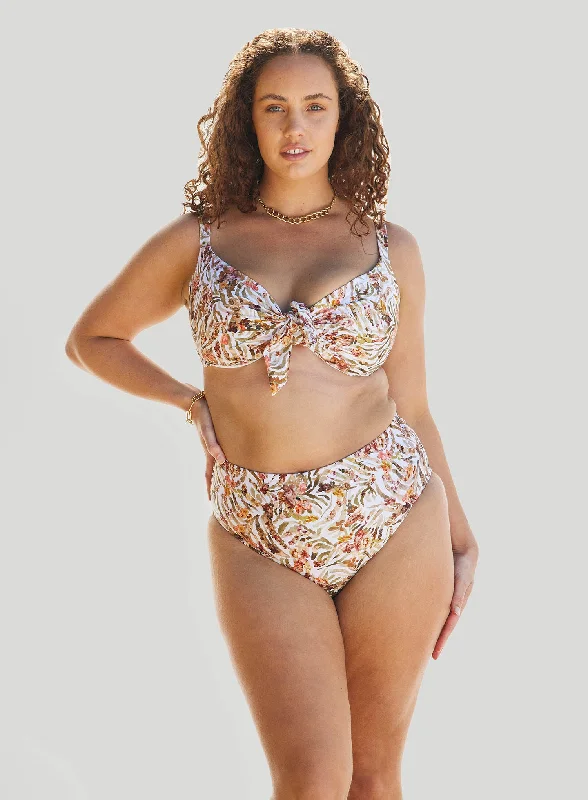 Lace - trimmed bikini for an elegant and romantic touchMarvell Lane: Olivia Bikini Brief Zahra Lace - trimmed bikini for an elegant and romantic touchMarvell Lane: Olivia Bikini Brief Zahra